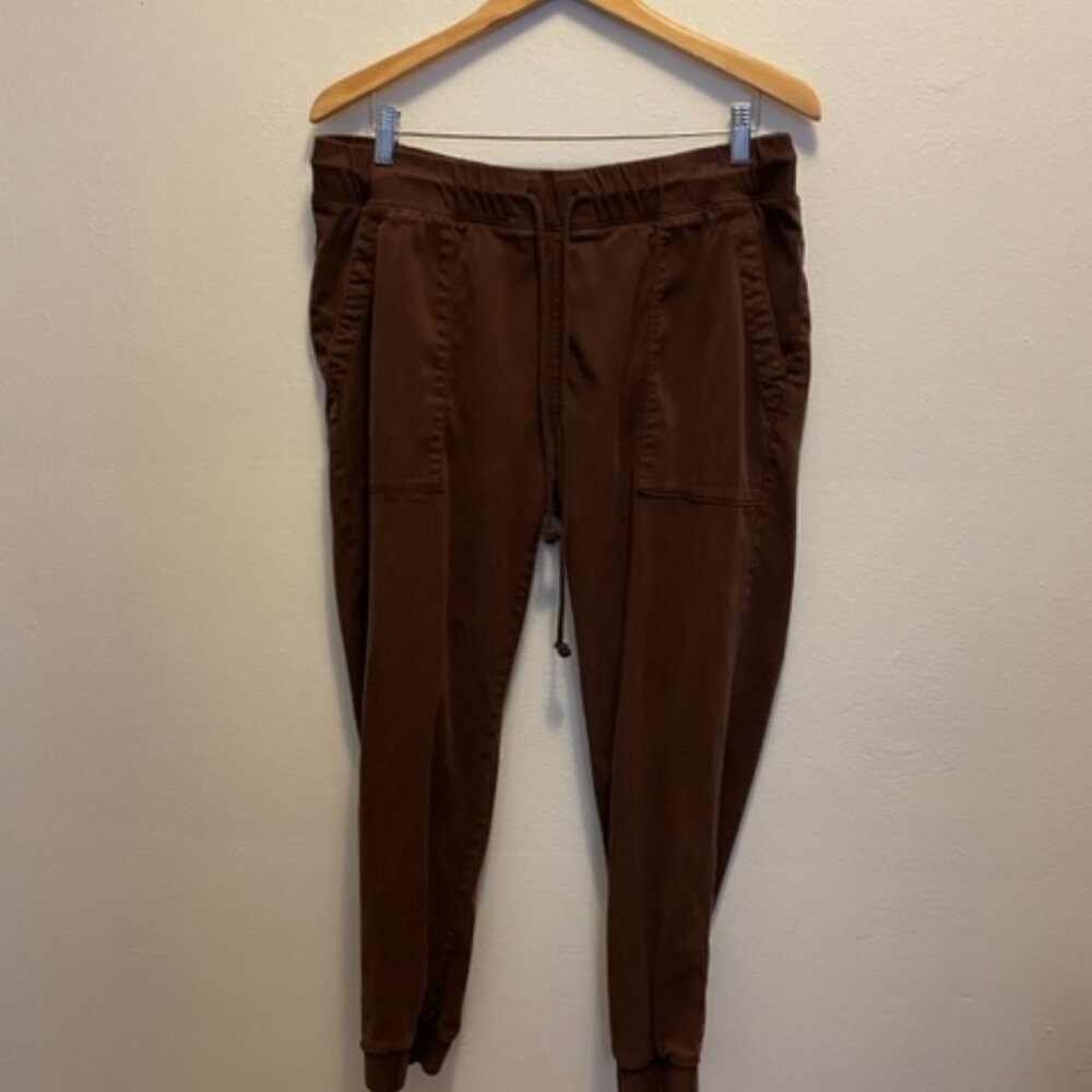 Bella Dahl Pocket Jogger In Pinot Noir